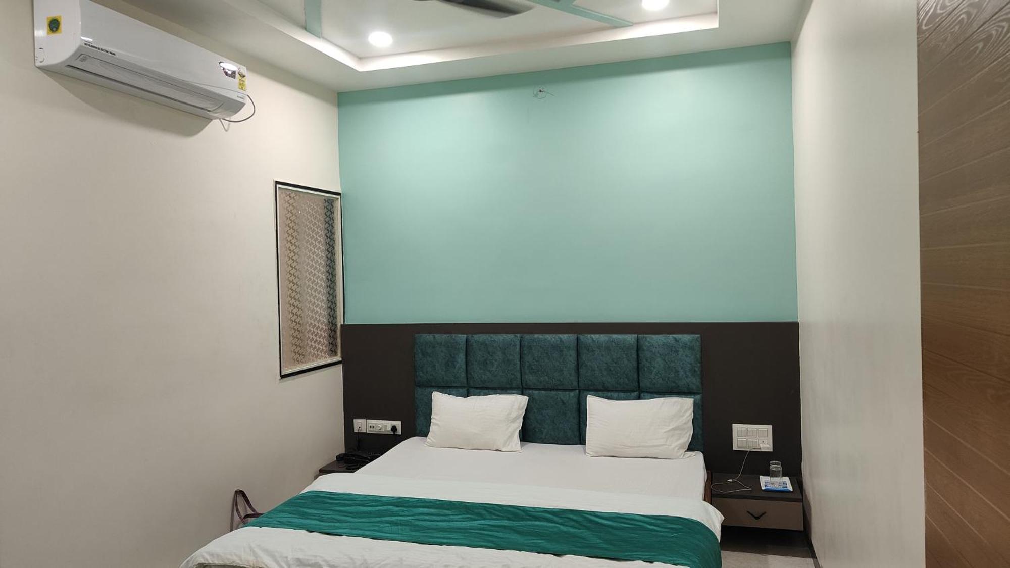 Yashomati Hotel Maheshwar Экстерьер фото