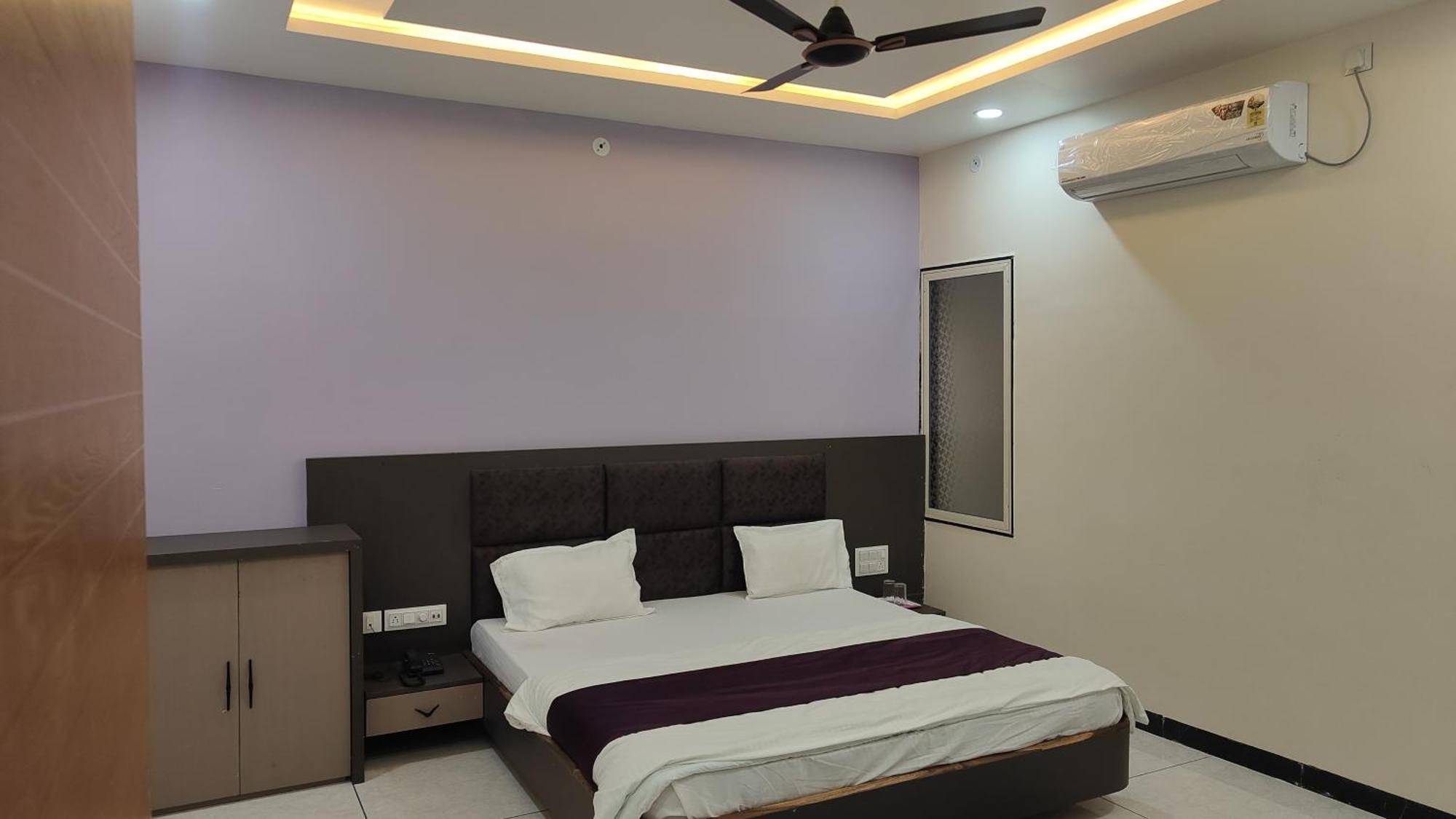 Yashomati Hotel Maheshwar Экстерьер фото